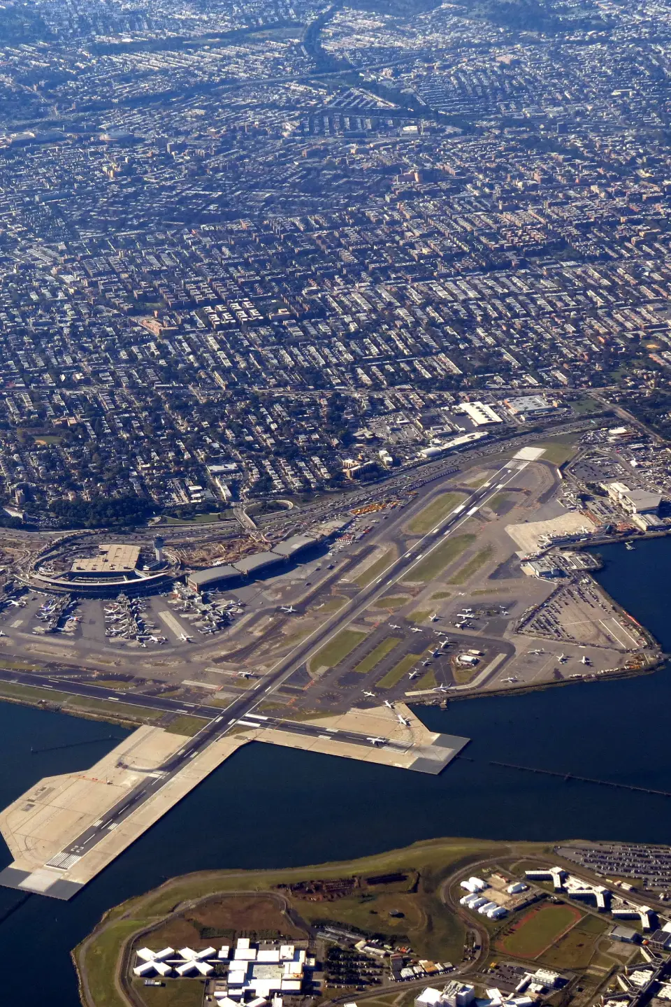 luxury limo service to laguardia airport​